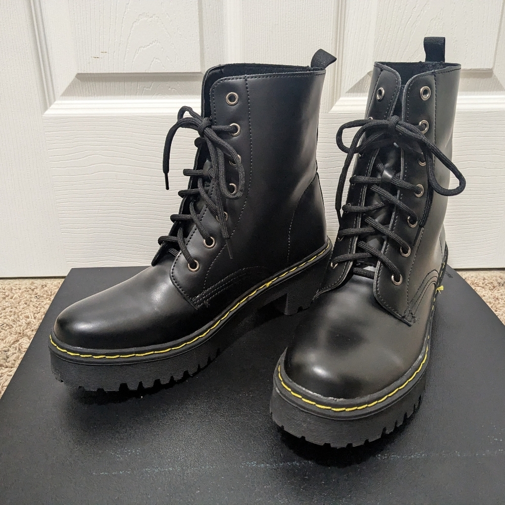 Charles Albert Boot, Lace Up Combat, Women's Size 12, Black